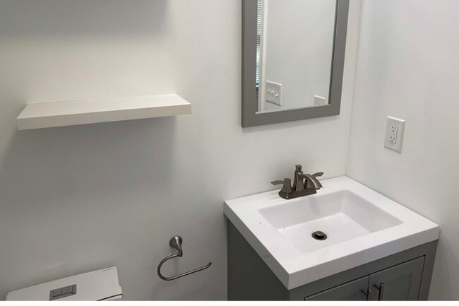 Building Photo - 1414 Emory Rd NE