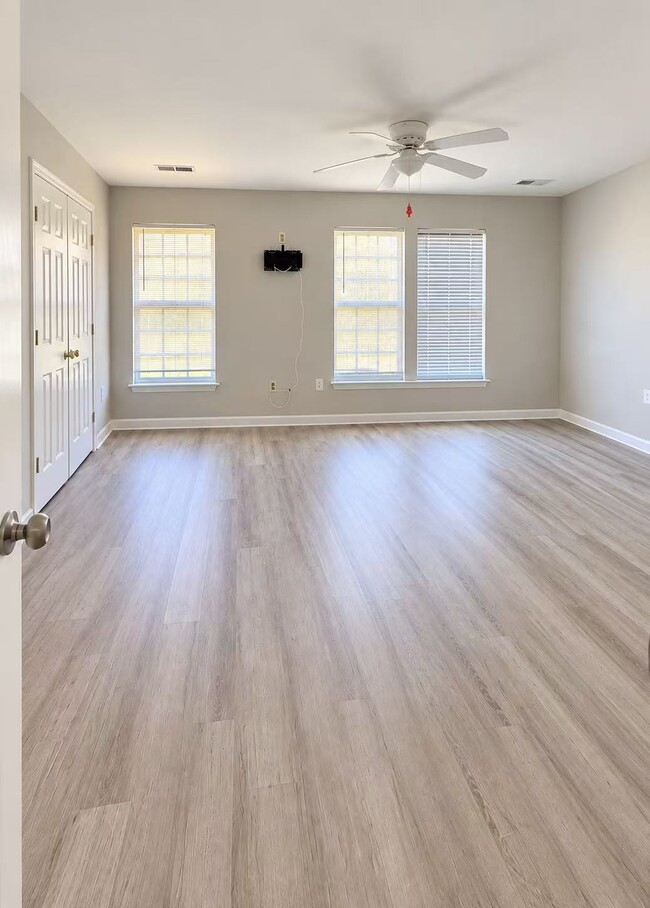 Building Photo - 468 Canewood Pl