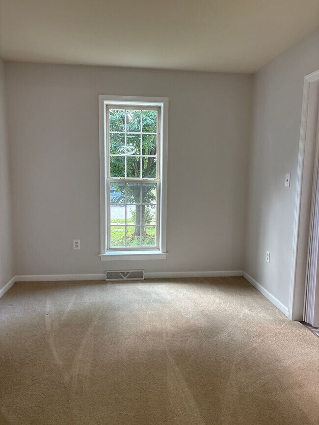 Building Photo - 720 Strayer Dr
