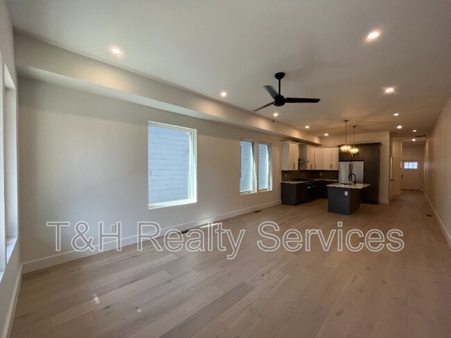 Building Photo - 930 Woodlawn Ave