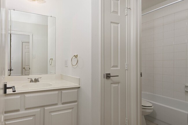 Building Photo - 15 Rockledge Dr