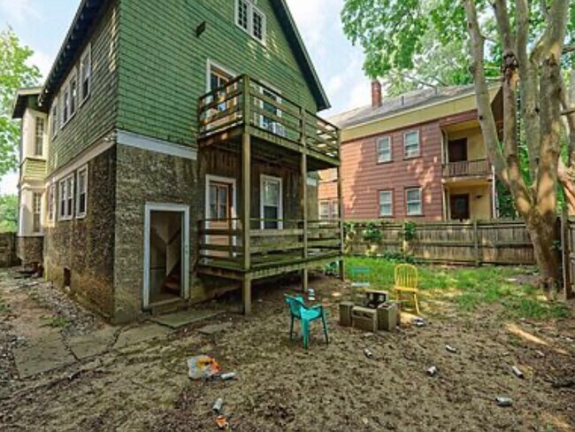 Building Photo - 367 Morris St