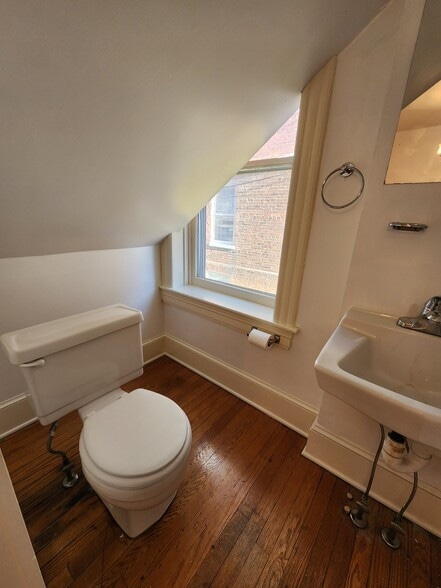 Building Photo - 125 Peyton St