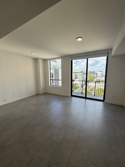 Building Photo - 132 NE 22nd St