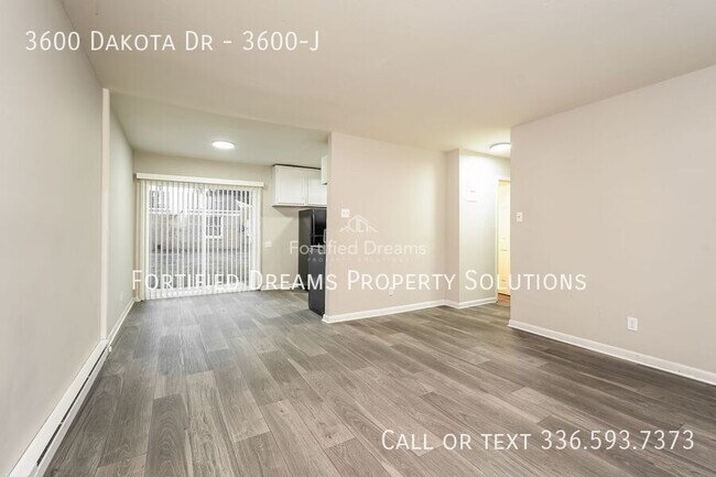 Building Photo - 3600 Dakota Dr
