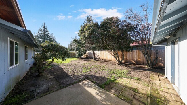 Building Photo - 3 Bed 2 Bath - Centrally Located - NAS Whidbey