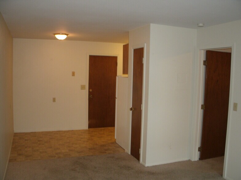 Dining Room Off of Kitchen - 1712 Continental Dr