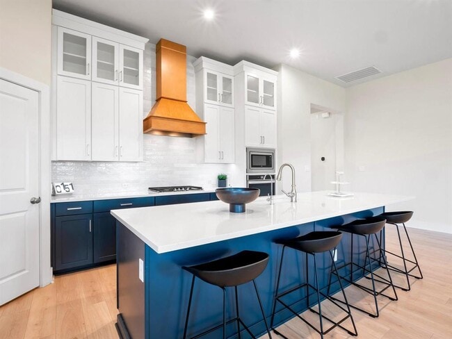 Building Photo - 2209 Santa Isabella Dr