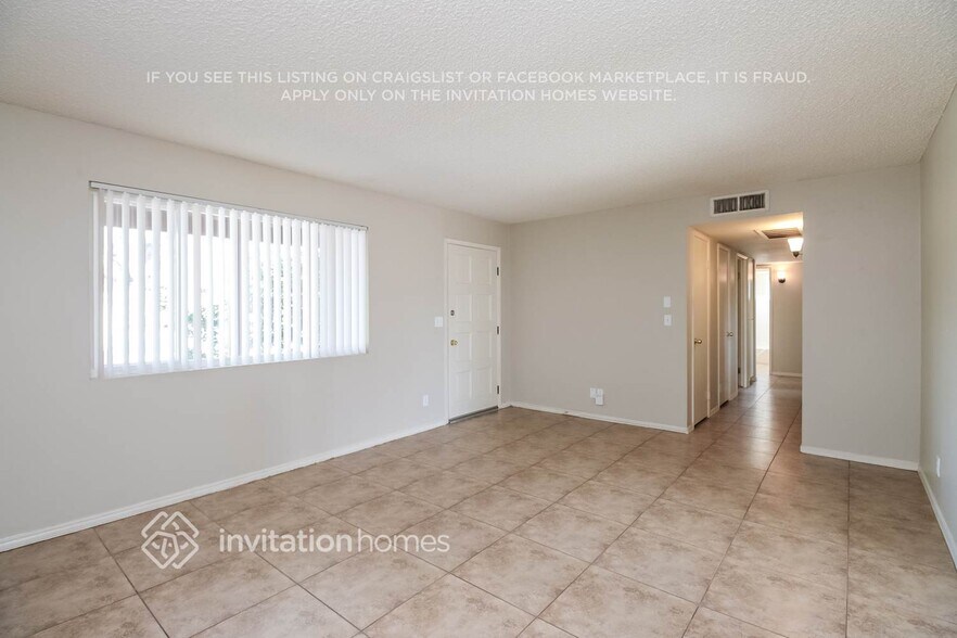 Building Photo - 1249 E 8th St