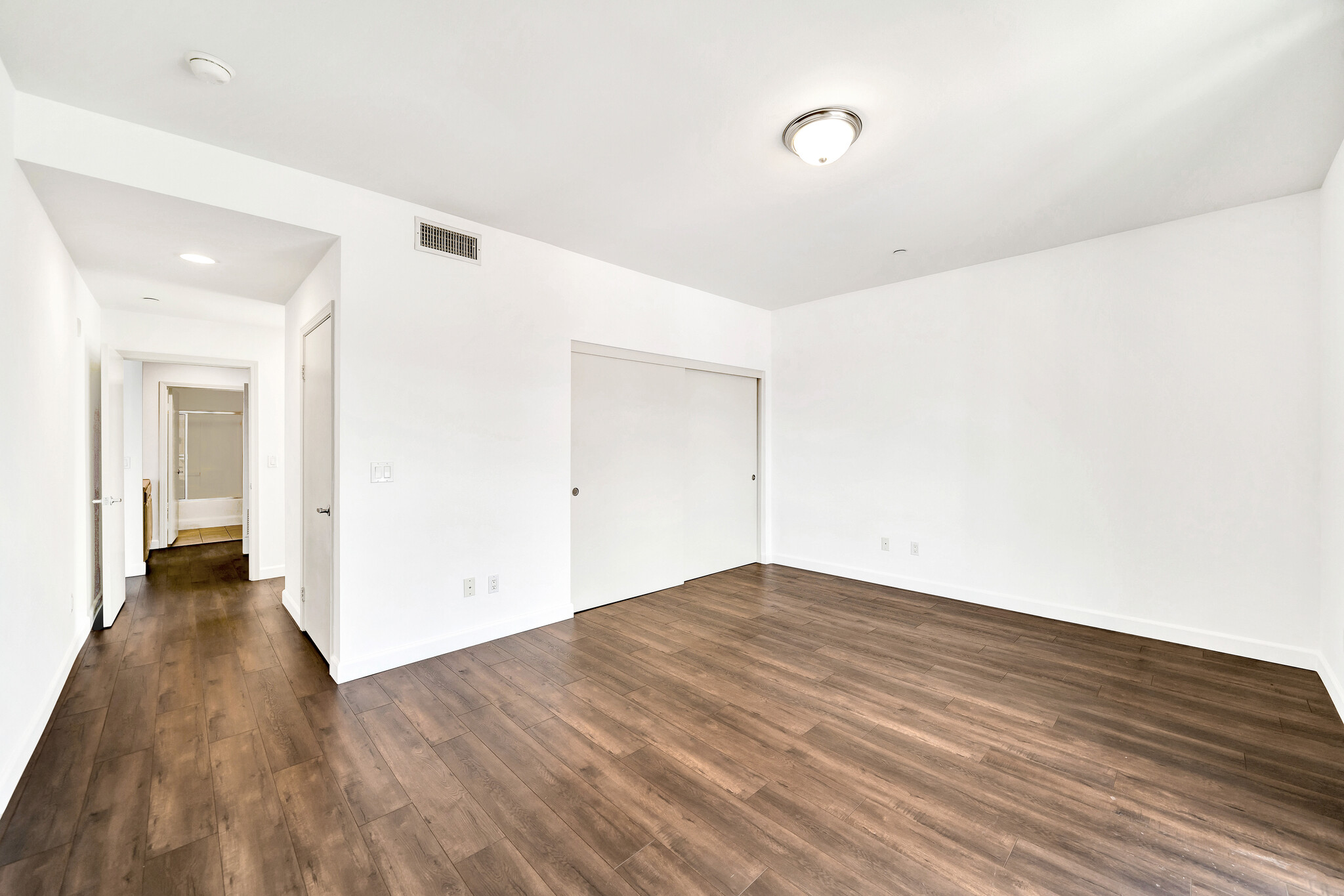 Building Photo - 7551 Jordan Ave