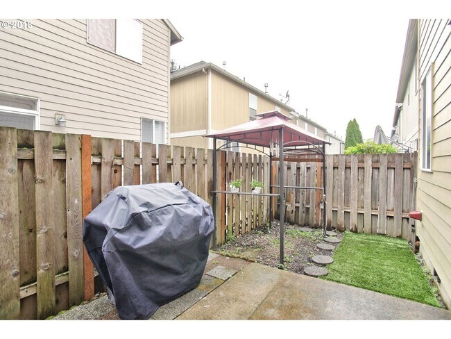 Building Photo - Comfortable Beaverton Living- 4 Bedroom, 2.5 Bath home Near Nike & Intel with Open Living & Priva...