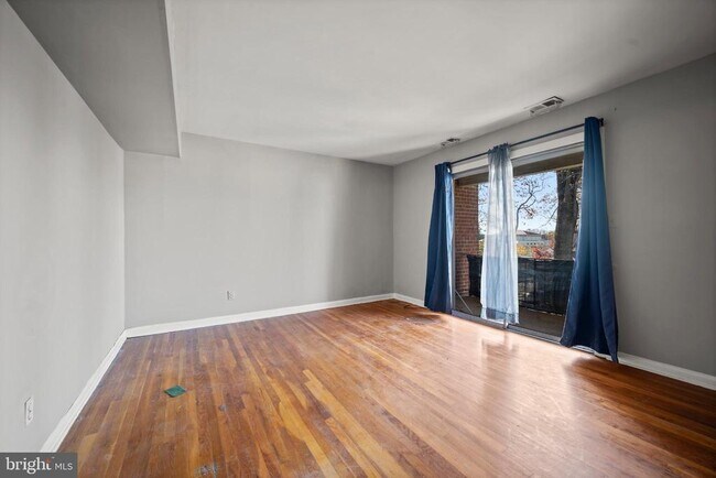 Building Photo - 6511 Parsons Ave