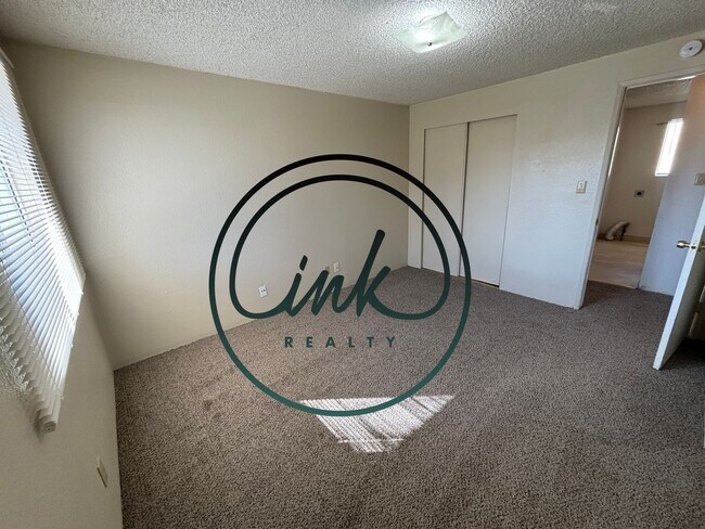 Building Photo - NO1404-1404 N. Edmonds Dr.