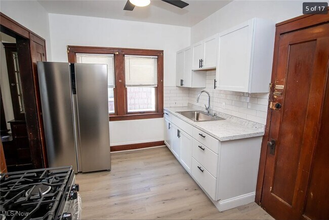 Building Photo - 3469 W 119th St