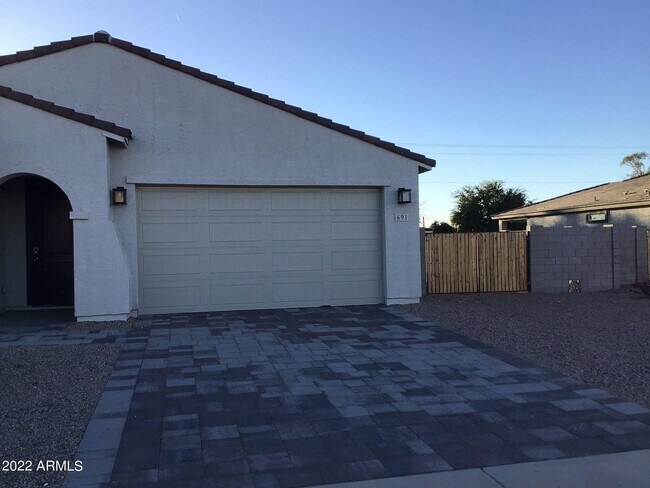Building Photo - 691 S Silvercreek Pl