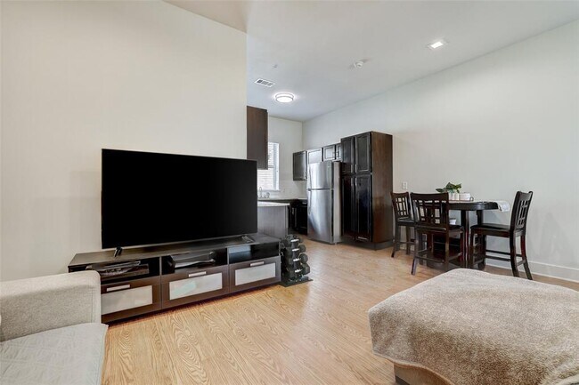 Building Photo - 2400 Louis Henna Blvd