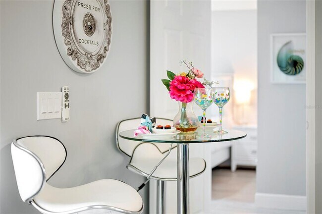 Building Photo - 2100 Como St