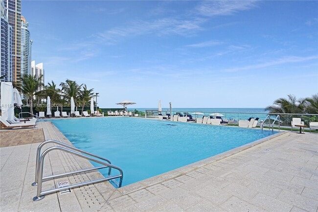 Building Photo - 17475 Collins Ave