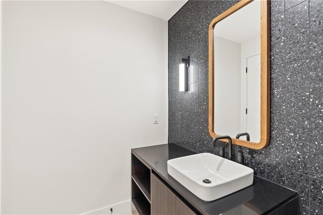 Building Photo - 48 East Ave