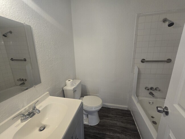 Building Photo - 7518 Hummingbird Ln