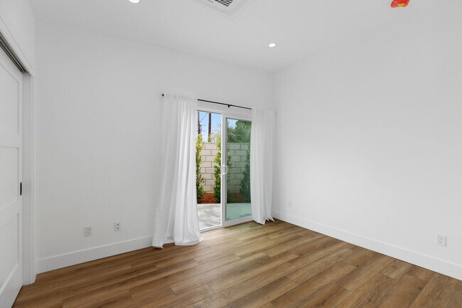 Building Photo - Carr- 1636-1638 Santa Ana