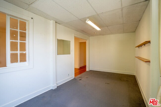 Building Photo - 162 S Berendo St