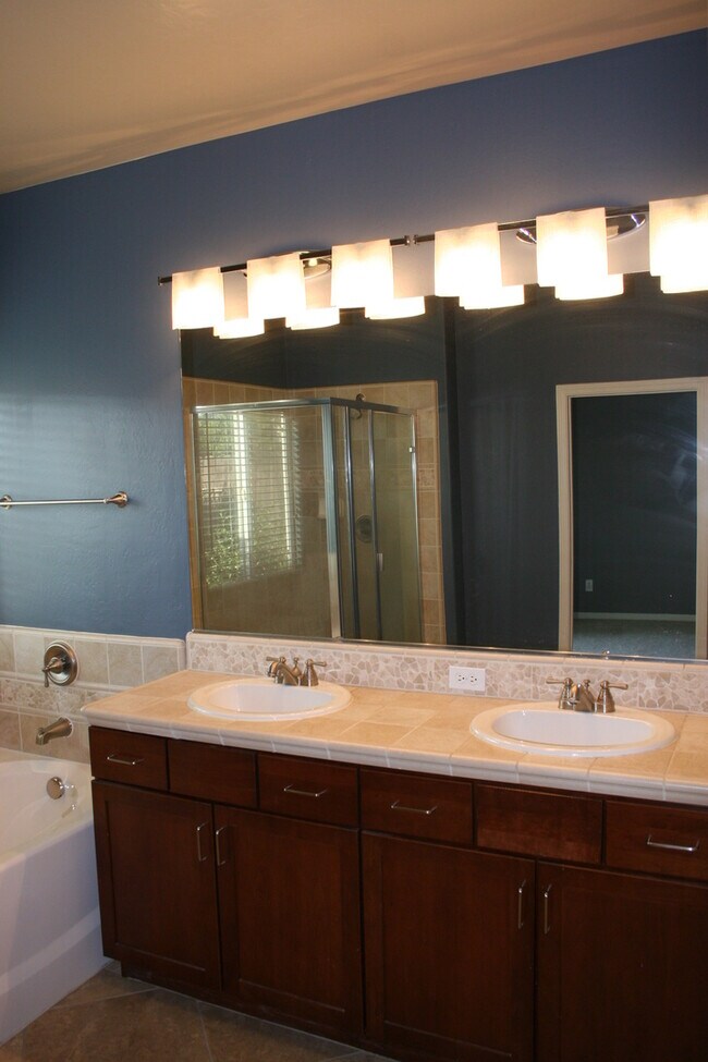 Building Photo - 12606 Willowdale Dr