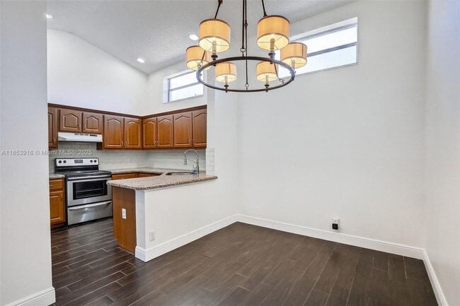 Building Photo - 581 Lakeside Cir