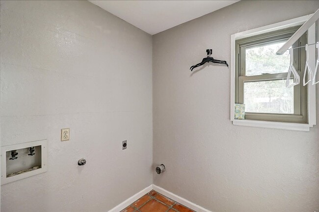 Building Photo - 5530 Tahoe Cir