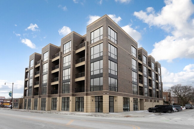 Building Photo - 2505 W Farragut Ave