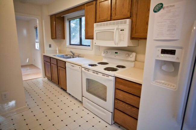 Building Photo - Super cute house in Carrboro!