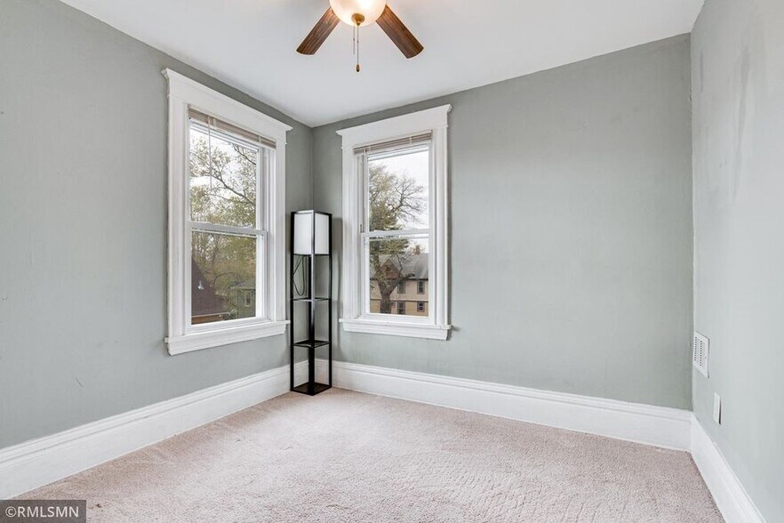 Building Photo - 1113 26th Ave NE