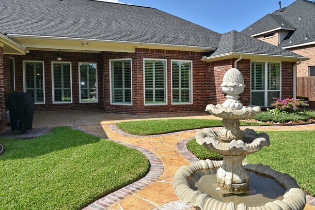 Building Photo - 16415 Burham Park Dr