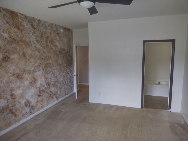 Building Photo - ****MOVE IN SPECIAL****Two Story, Five Bed...