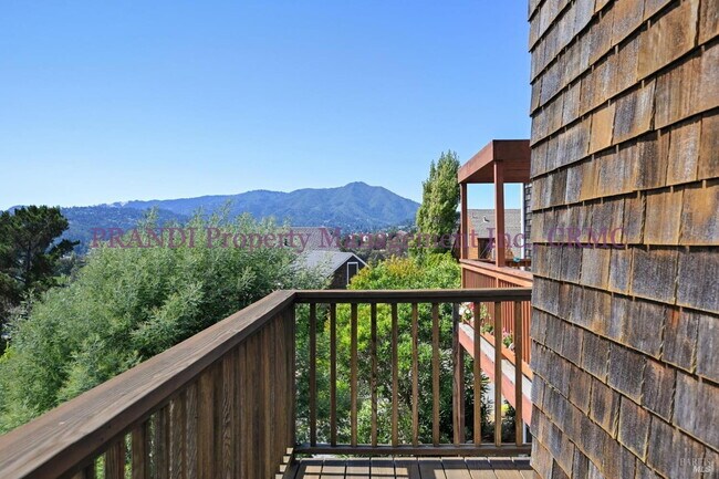 Building Photo - Panoramic View From This Strawberry Home w...