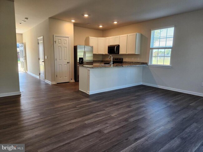 Building Photo - 212 Caterpillar Dr