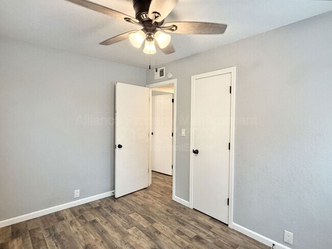 Building Photo - 1902 S Franklin Ave