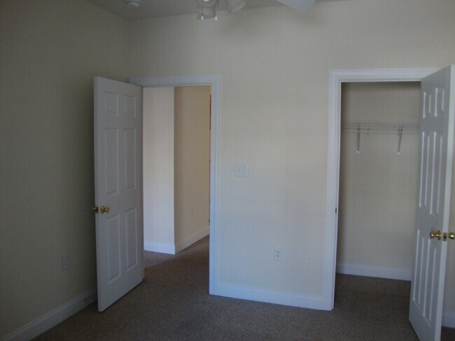 Building Photo - 2065 Silvercrest Dr