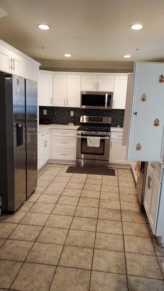Building Photo - 16325 Applegate Dr