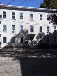 Building Photo - 26 Hale St