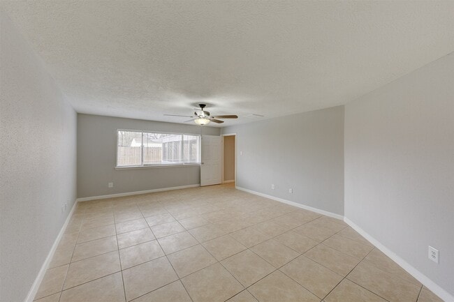 Building Photo - 16926 Manowar Ln