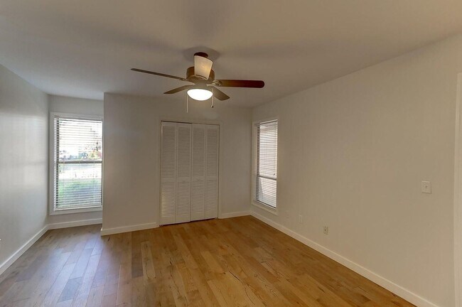 Building Photo - Beautiful 3 BR/2 BA home available in the ...
