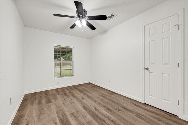Building Photo - 506 Edgebrook Dr