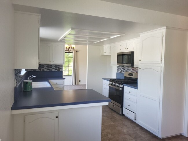 Building Photo - 1095 Robin Cir