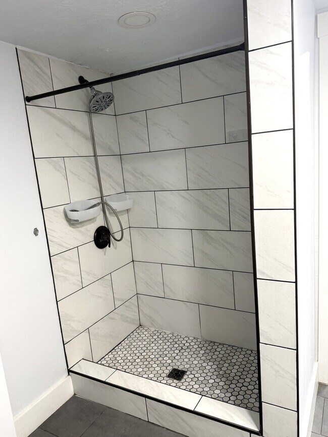 Building Photo - 3881 Ridgeview Way