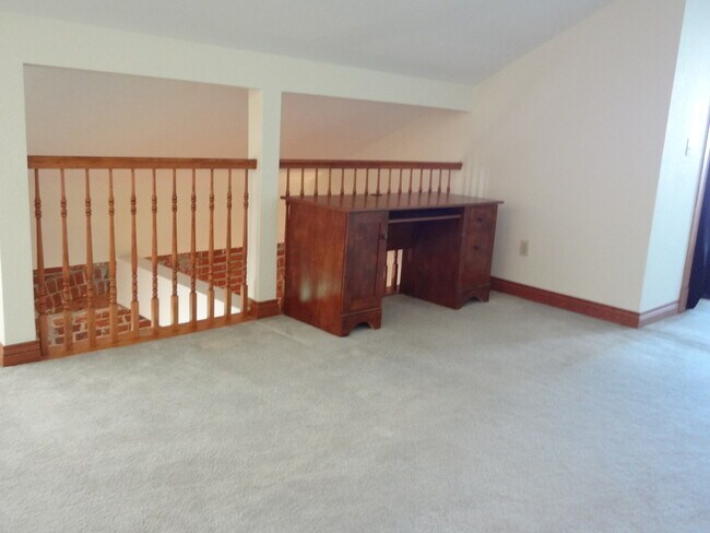 Building Photo - Spacious 2-Story 1-Bedroom/1.5-Bathroom Lo...