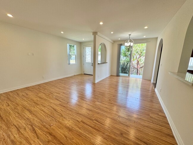 Building Photo - 8343 DUNBARTON - SHORT TERM LEASES AVAILABLE , NEWER*4 BD*3BA*TOWNHOME*PRIVATE YARD*WASHER/DRYER*