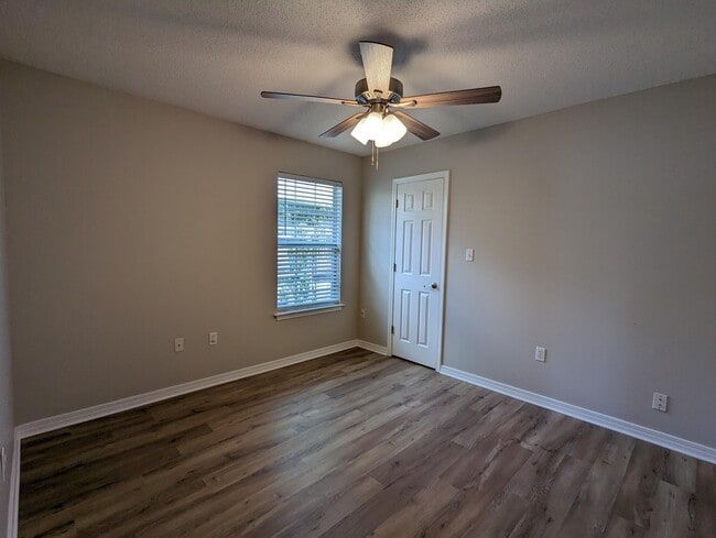 Building Photo - 1812 Brick Cir
