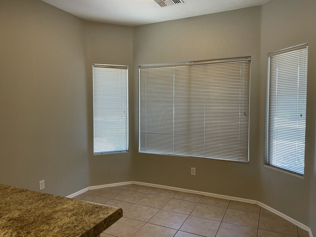 Building Photo - 14627 W Crocus Dr