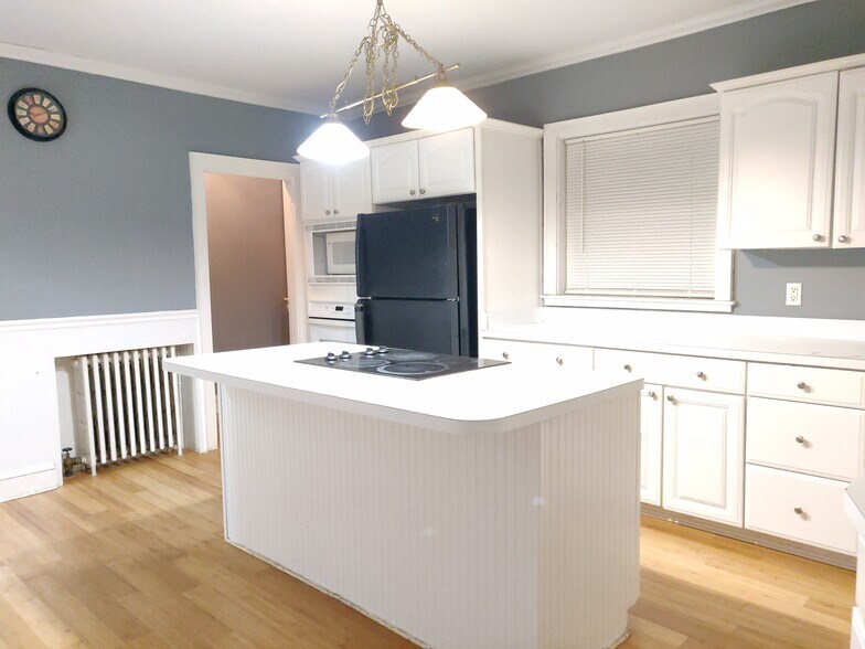 Kitchen p2 - 225 S Main Ave